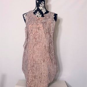 Snake print ruffled dress for spring and summer.